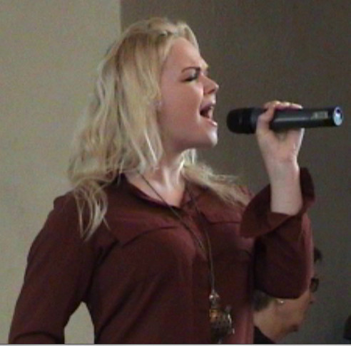 Jessie sjunger i Valbo Kyrka