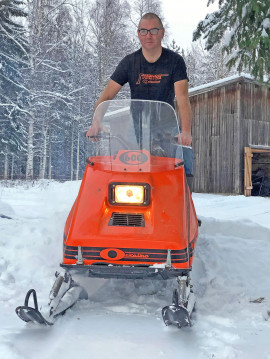 Mikael Olsson hemma i Ockelbos vinterlandskap på en Ockelbo 600
